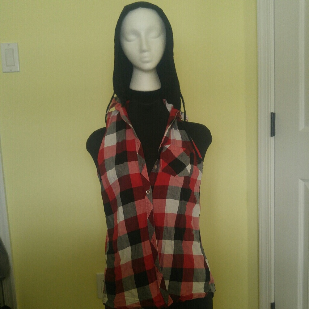 Sleeveless button-down shirt with hood